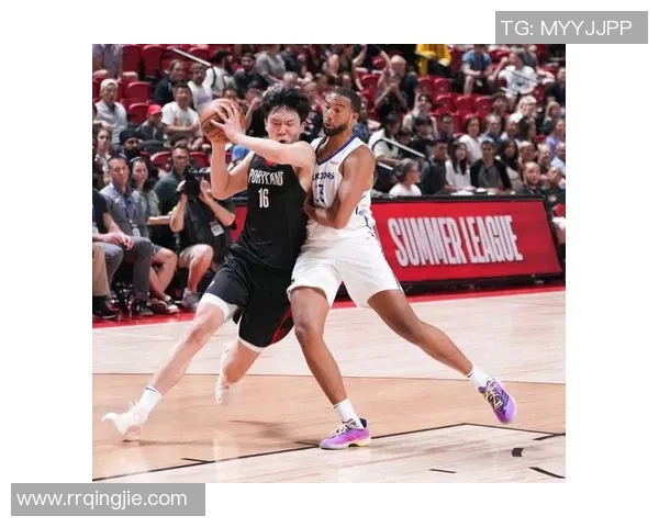 勇士大胜开拓者，晋级次轮对决雷霆——再续王者之路